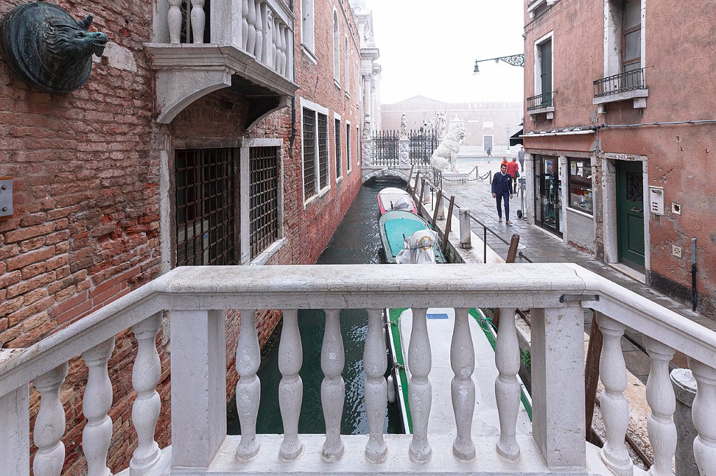 21 - NEBBIA TRA LE CALLI DELL'ARSENALE.jpg